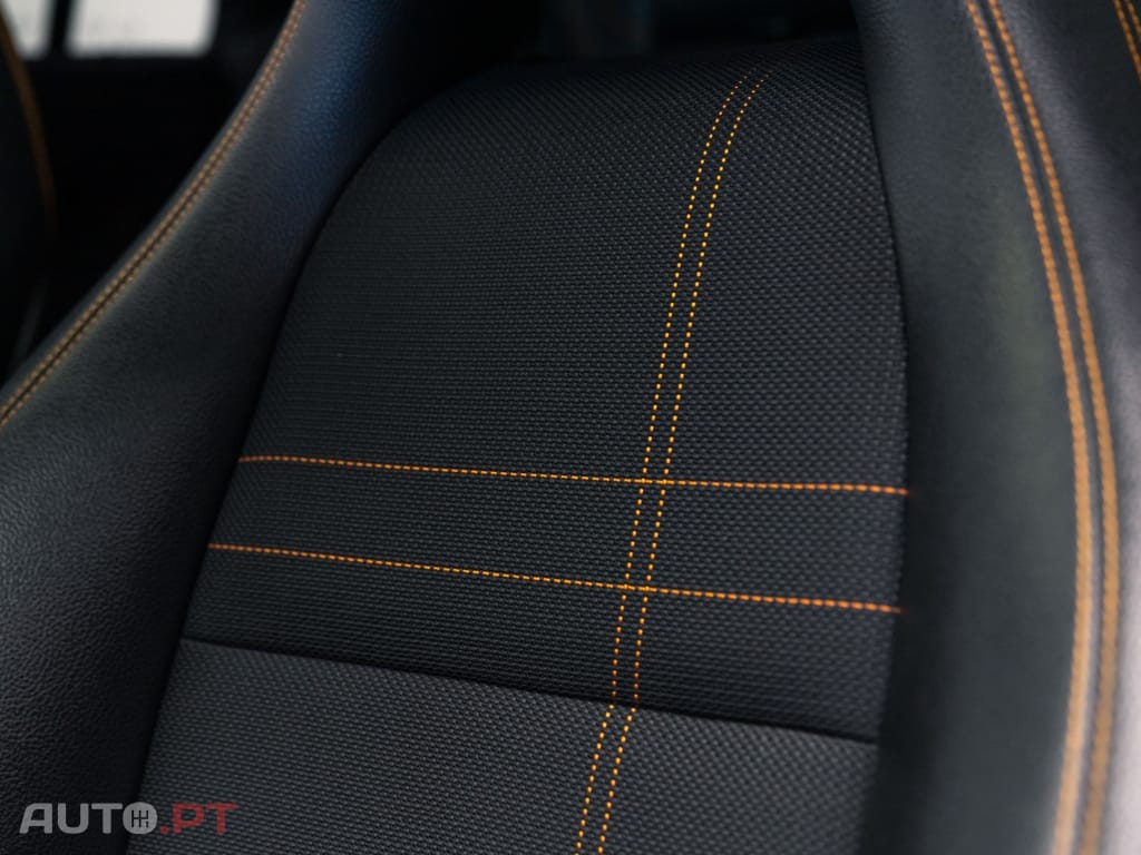 Mercedes-Benz CLA 200 (CDI) d Orange Art Edition