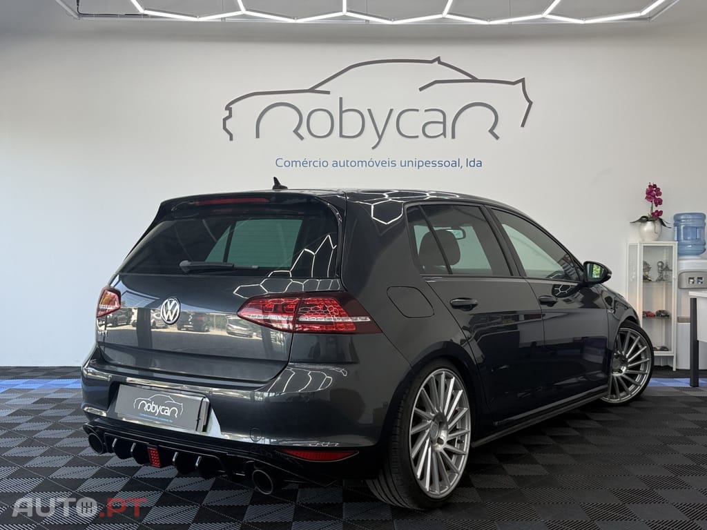 Volkswagen Golf 2.0 TSI GTI DSG