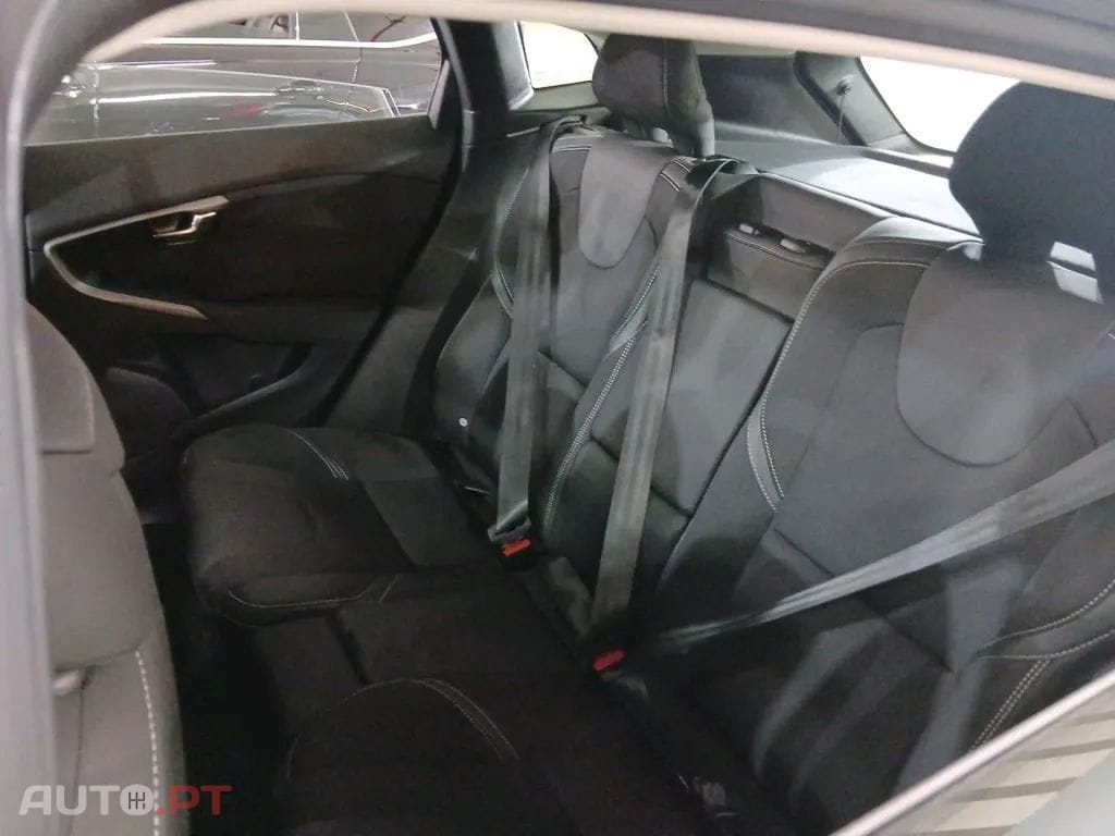 Volvo V40 2.0 D3 Momentum