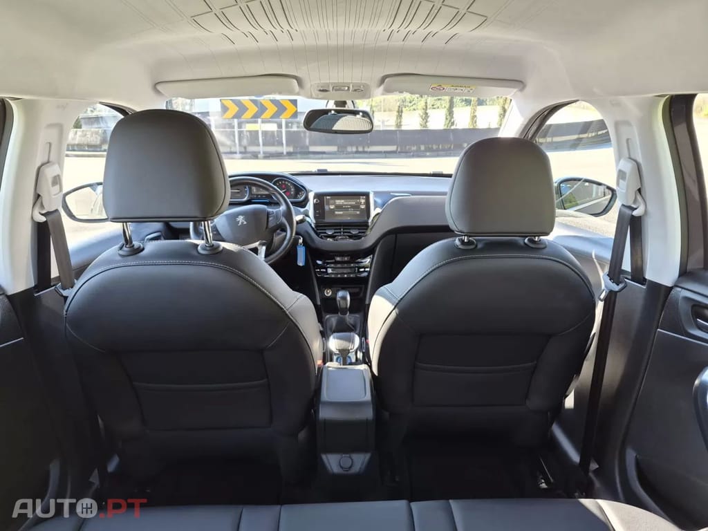 Peugeot 2008 1.2 PureTech Allure EAT6