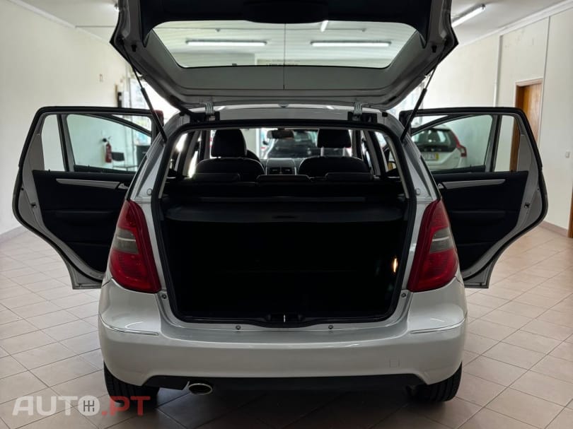 Mercedes-Benz A 200 Elegance Automatic