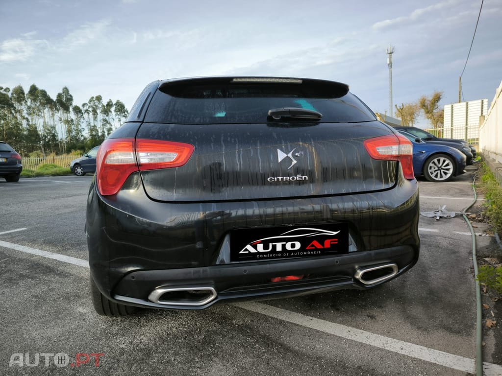 Citroen DS5 2.0 HDi Hy4 So Chic CMP6 88g