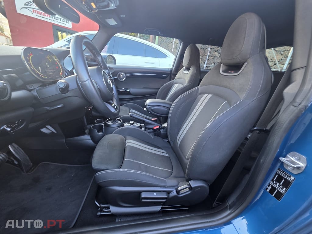 MINI Cooper John Cooper Works Auto Desportiva