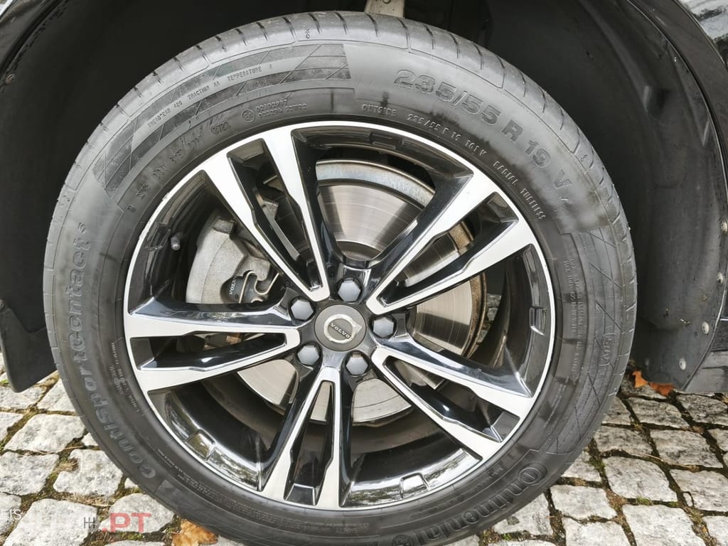 Volvo XC60 2.0 T8 PHEV Momentum Plus AWD