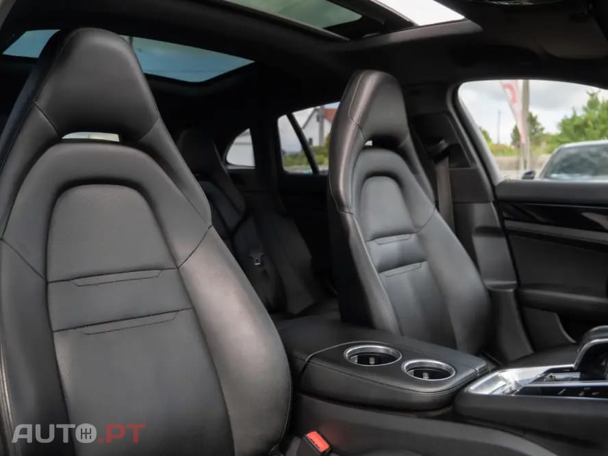 Porsche Panamera 4 E-Hybrid Platinum Edition