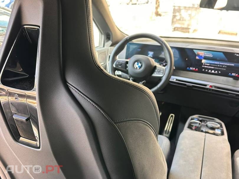BMW iX xDrive 45 Pack Desportivo