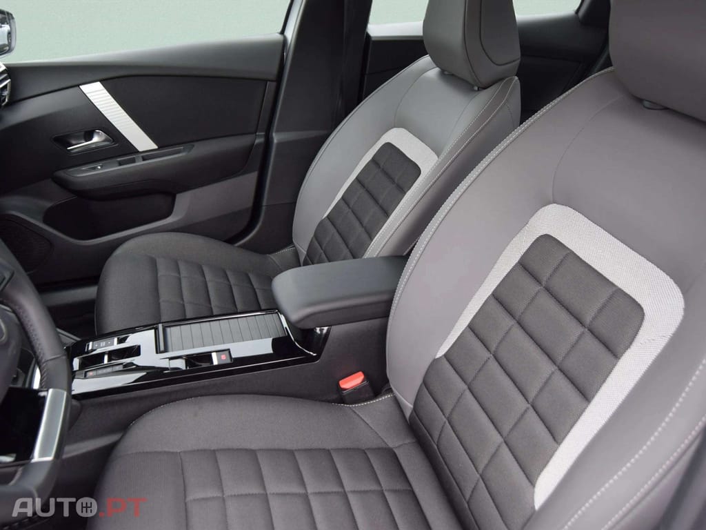 Citroen C4 1.2 Hybrid Plus e-DSC6