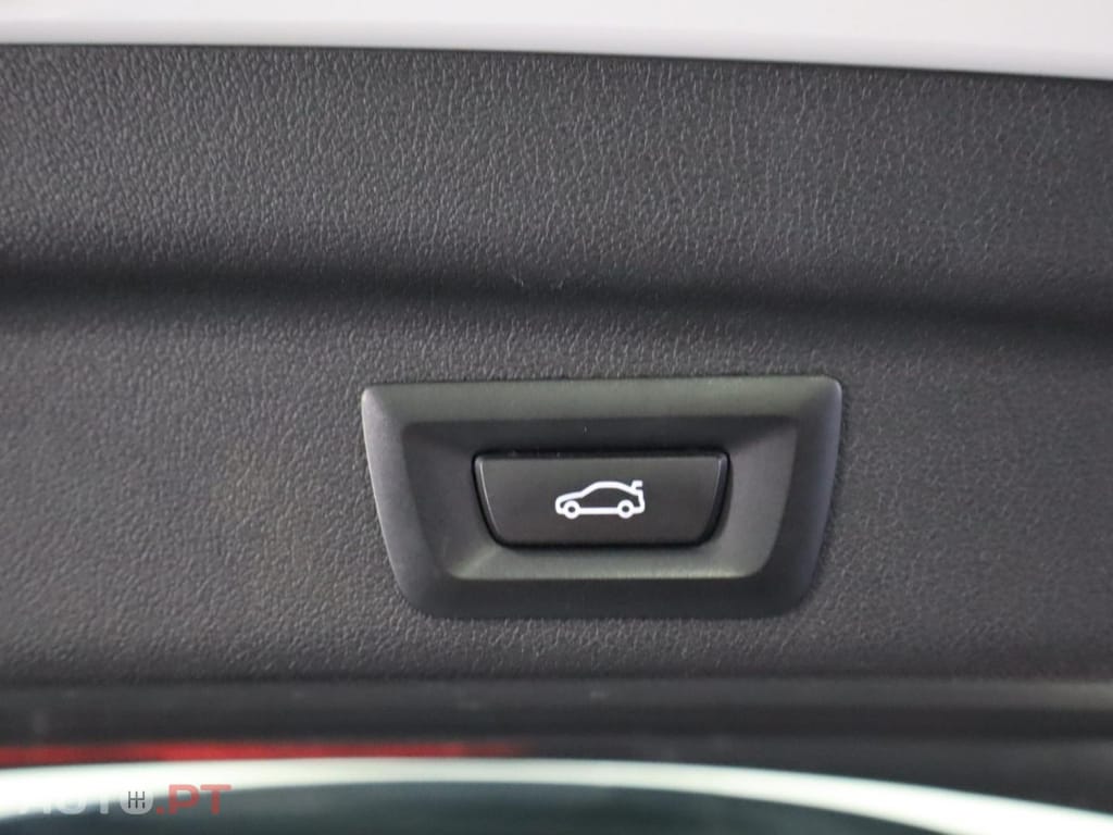 BMW 225 xe Auto