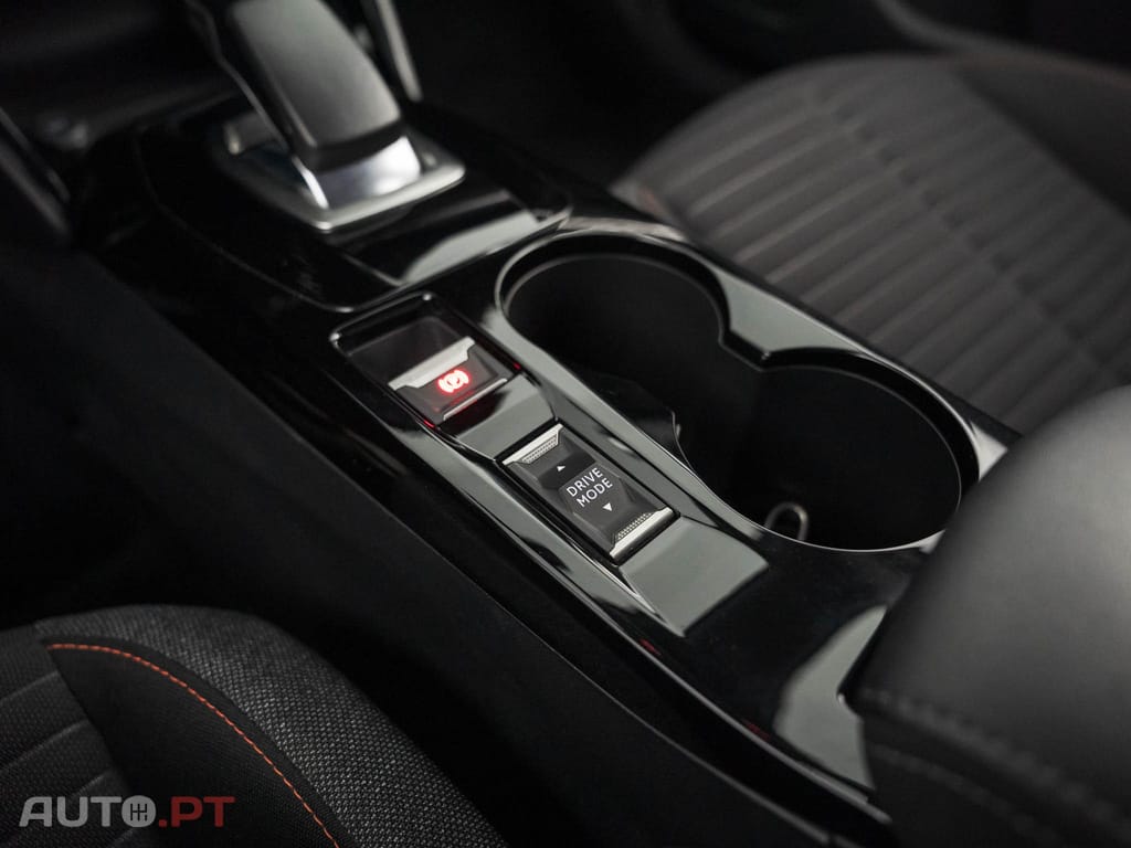 Peugeot E-2008 50 kWh Active