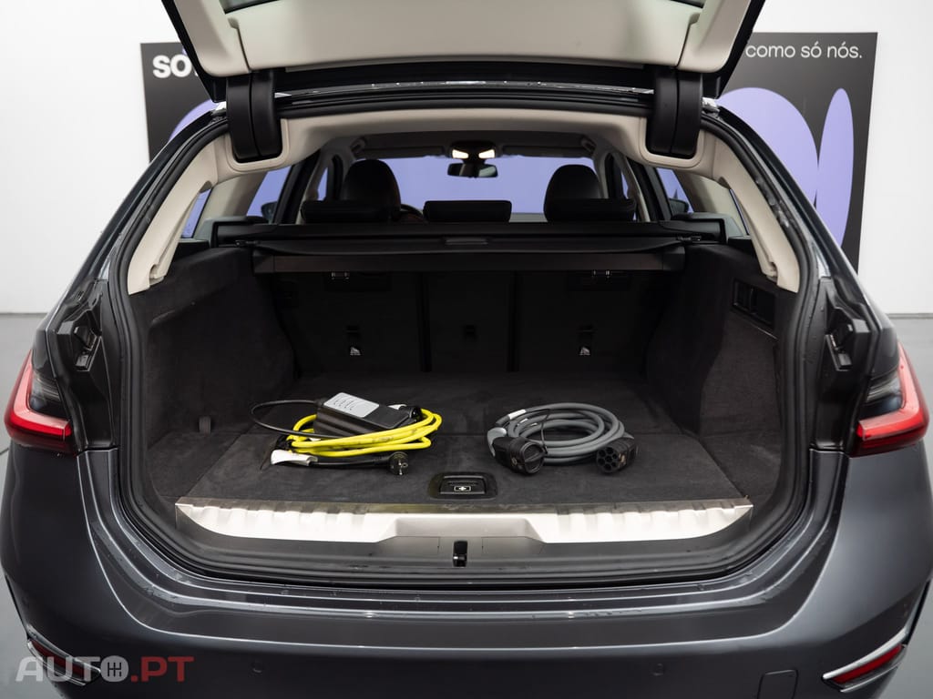 BMW 330 e Line Luxury Auto