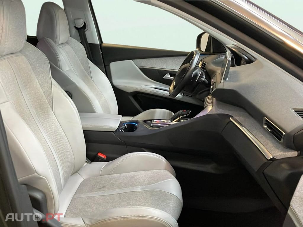 Peugeot 5008 1.2 PureTech Allure EAT8