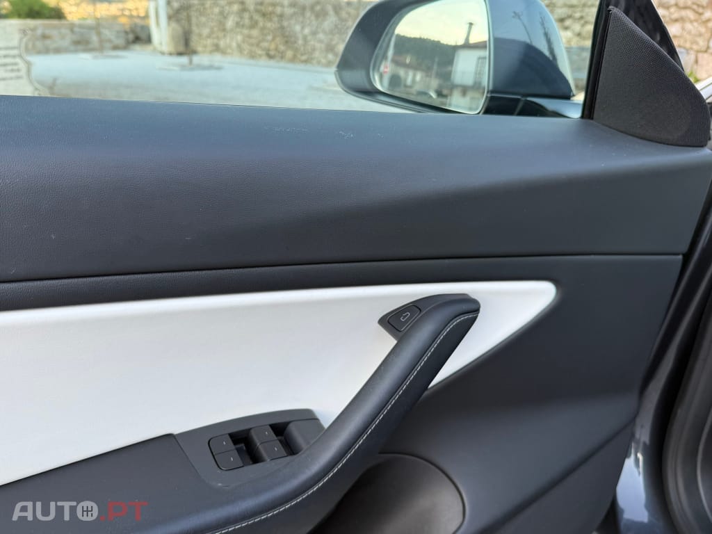 Tesla Model 3 Long-Range Dual Motor AWD