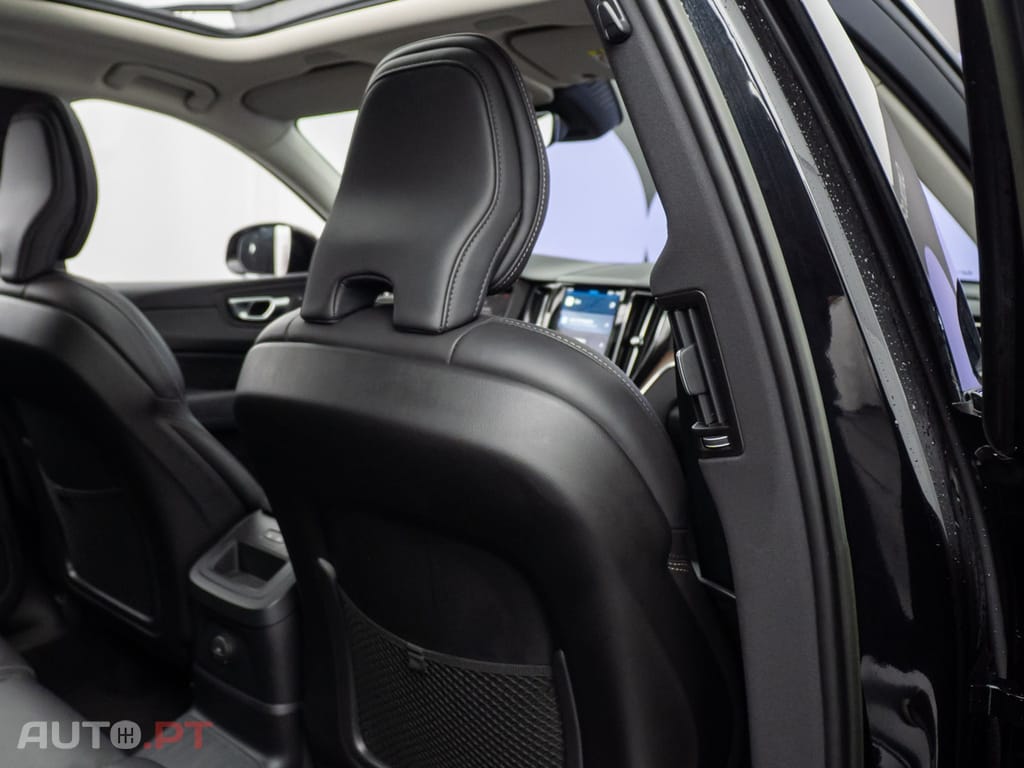 Volvo XC60 2.0 T6 PHEV Plus Dark