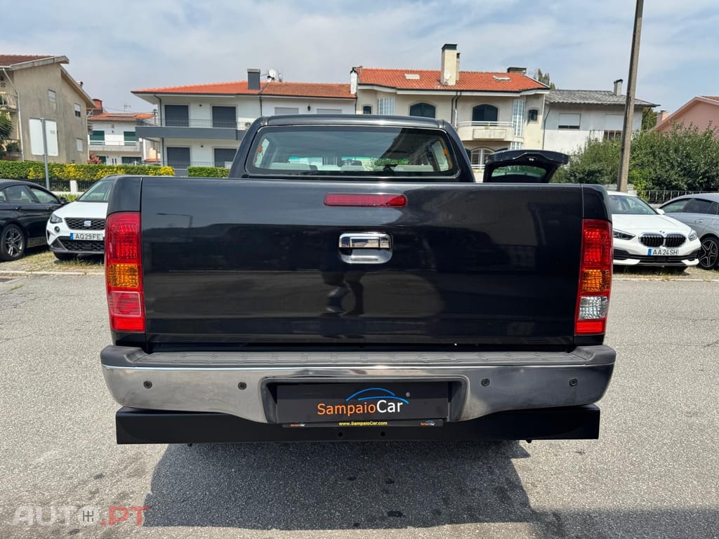 Toyota Hilux 2.5 D-4D CD Tracker