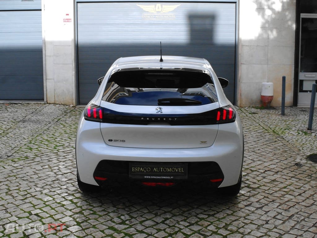 Peugeot E-208 50 kWh Active