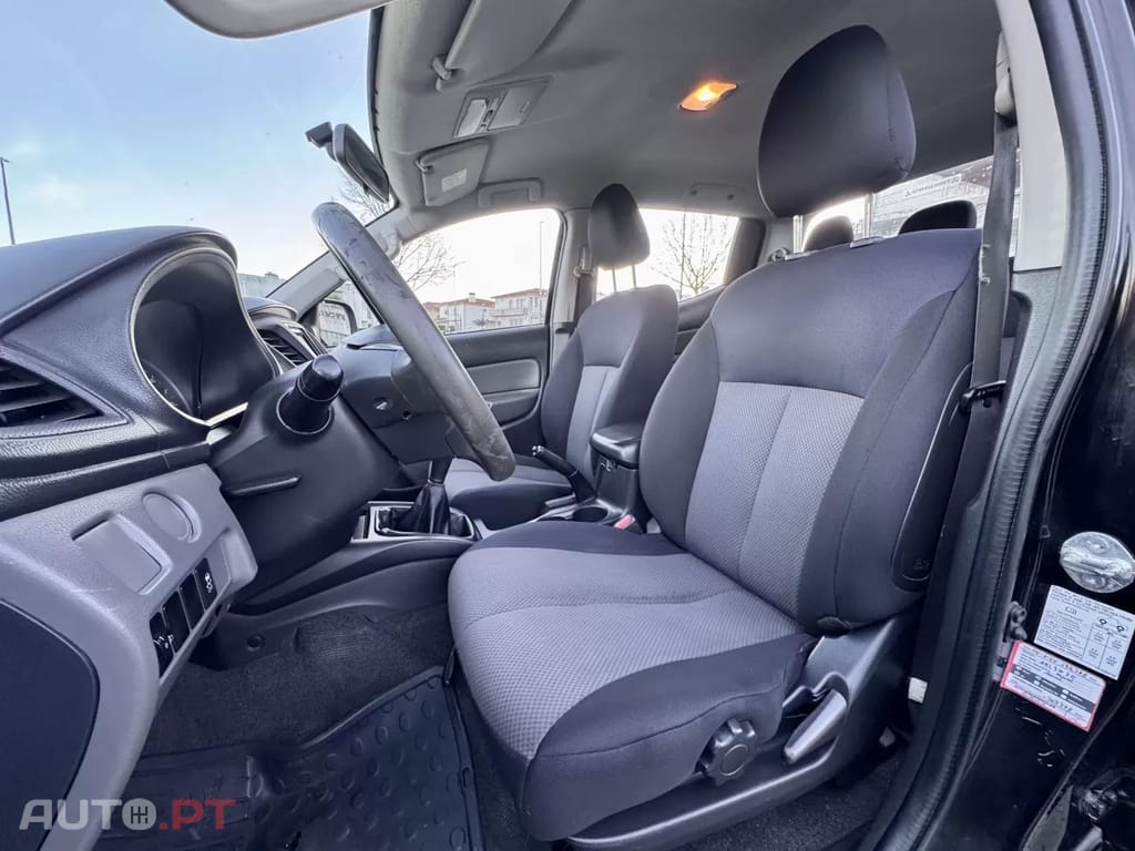 Mitsubishi L200  2.4 DI-D CD Invite 2WD