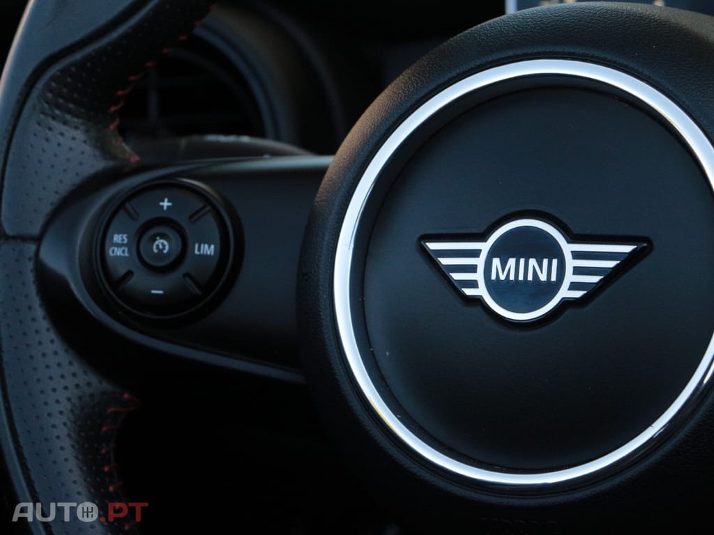 MINI Cabrio Cooper Premium First JCW Auto