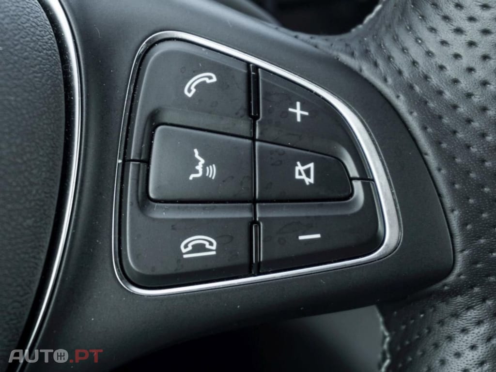 Mercedes-Benz EQV 300 Long MBUX Navi I.V.A DEDUTÍVEL 