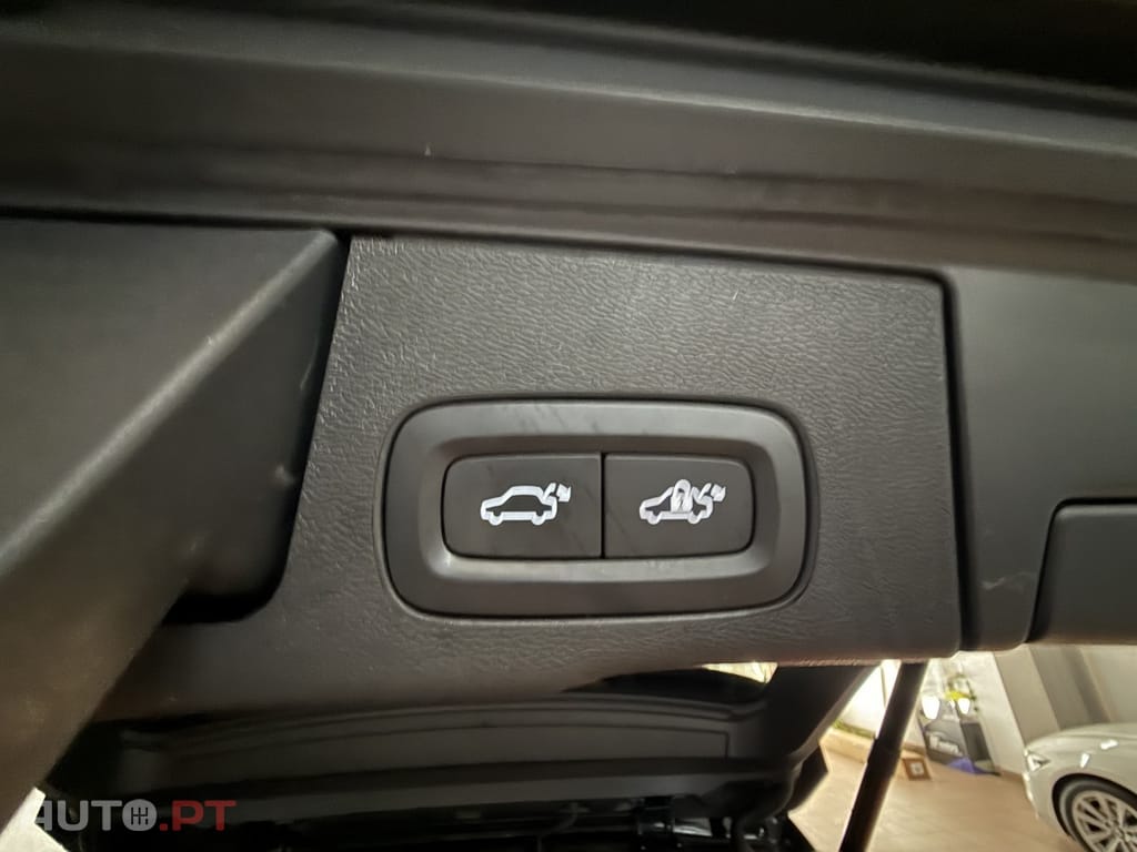 Volvo XC60 2.0 B4 Plus Dark