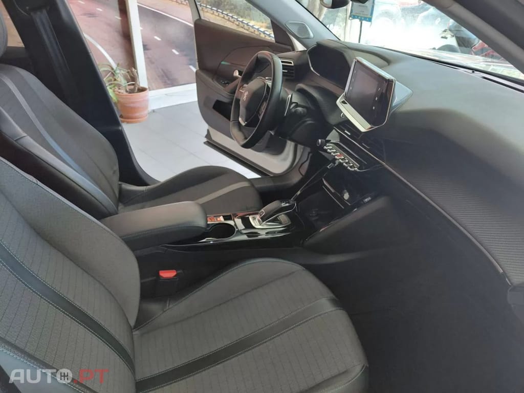 Peugeot 2008 PureTech 130 Allure Pack