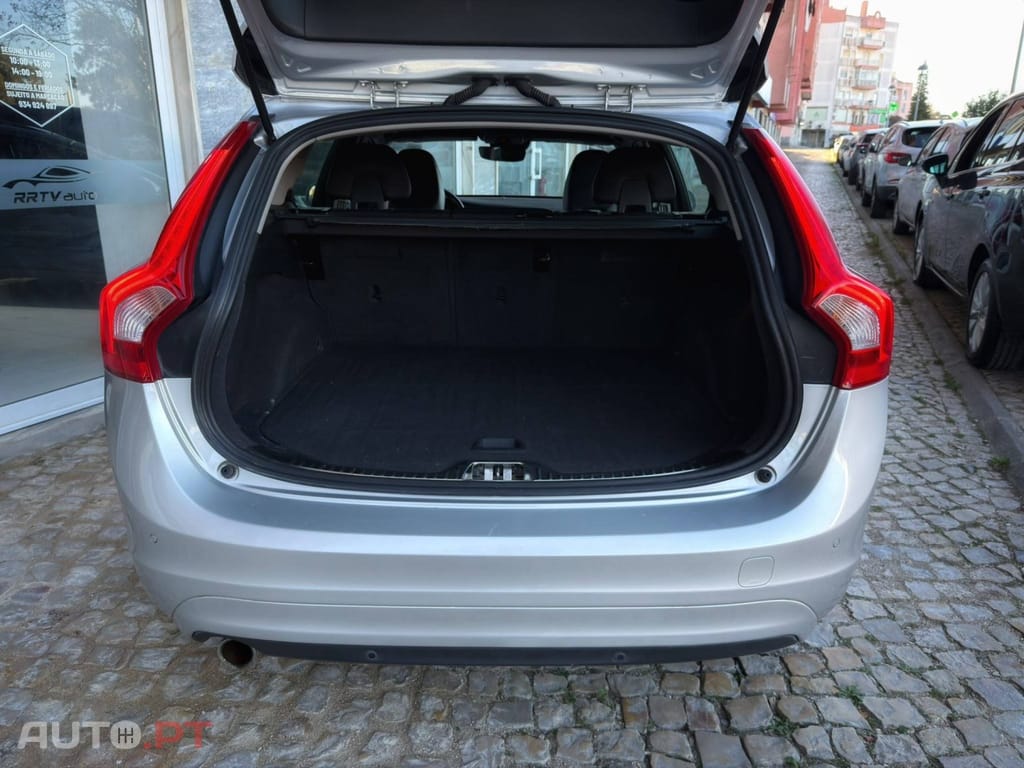 Volvo V60 2.0 D2 Momentum Drive