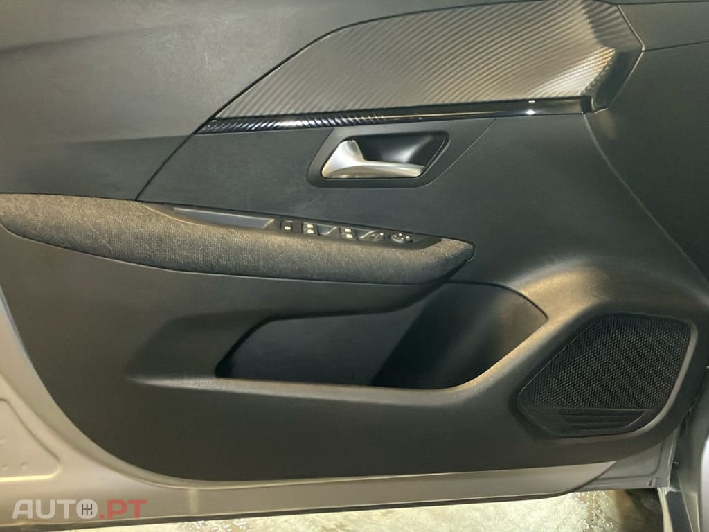 Peugeot 208 1.2 Hybrid Style e-DCS6