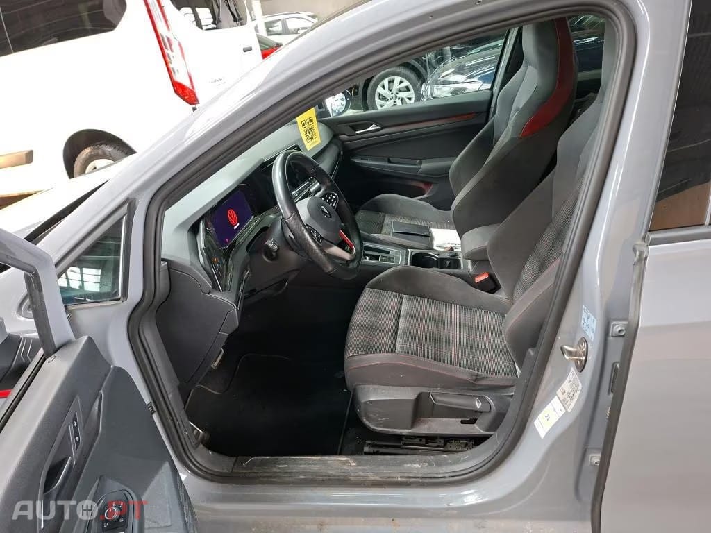 Volkswagen Golf 2.0 TSI GTI Matrix
