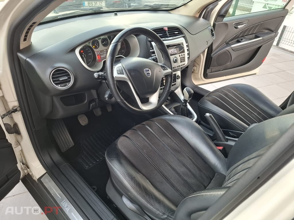 Lancia Delta 1.6 M-Jet Argento