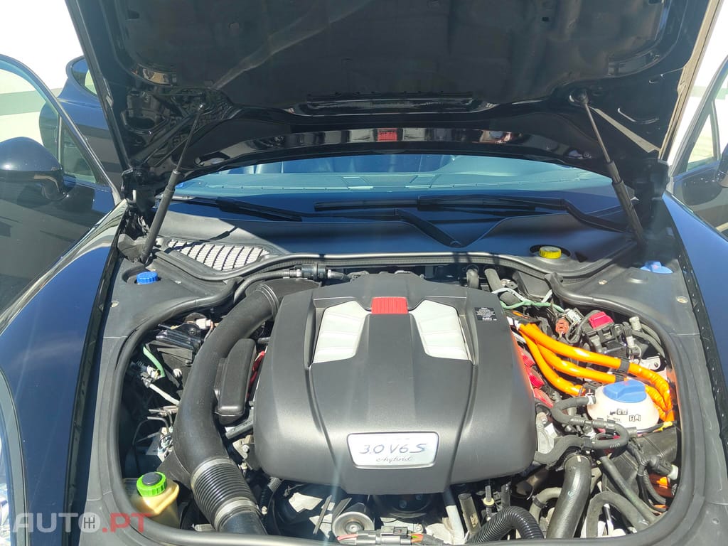 Porsche Panamera Hybrid S - Imaculado - Revisoes todas na marca