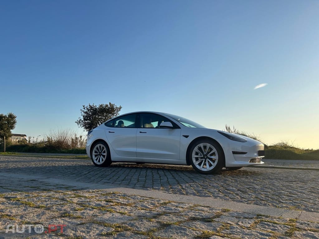 Tesla Model 3 Tração Traseira