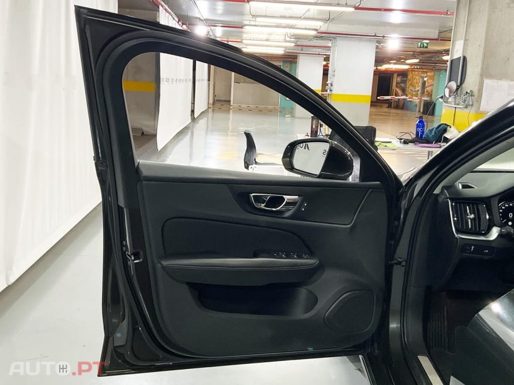 Volvo V60 2.0 T4 Momentum Plus