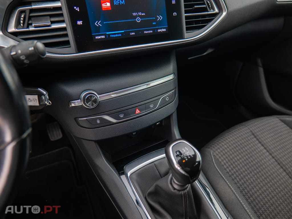 Peugeot 308 1.5 BlueHDi Business Line