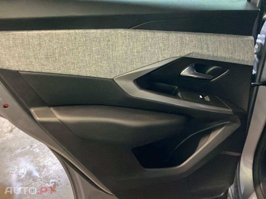 Peugeot 3008 1.2 Hybrid Allure e-DCS6