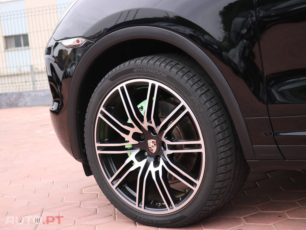Porsche Cayenne Platinum Edition — fotografia 4