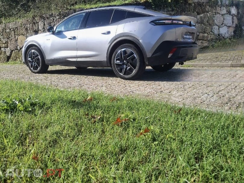 Peugeot 408 Plug-In Hybrid 180 e-EAT8 Allure