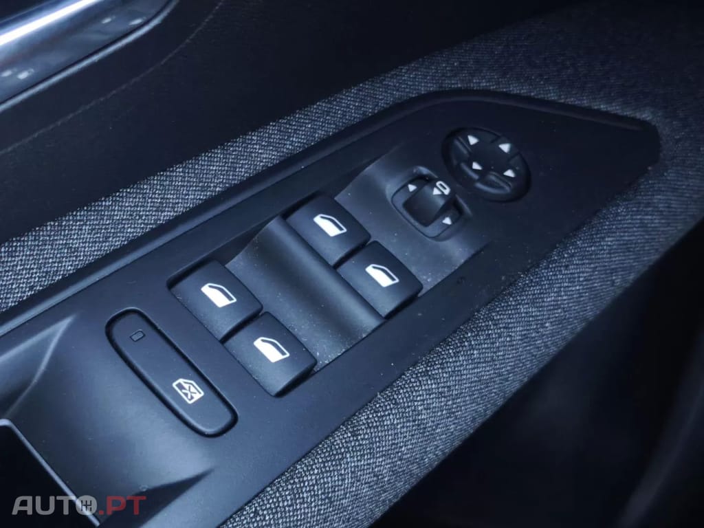 Peugeot 3008 PureTech 130 Stop & Start GPF EAT8 Active Pack