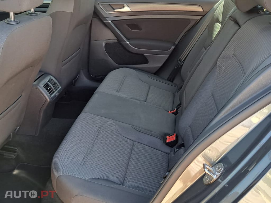 Volkswagen Golf 1.6 TDI DSG  Confortline