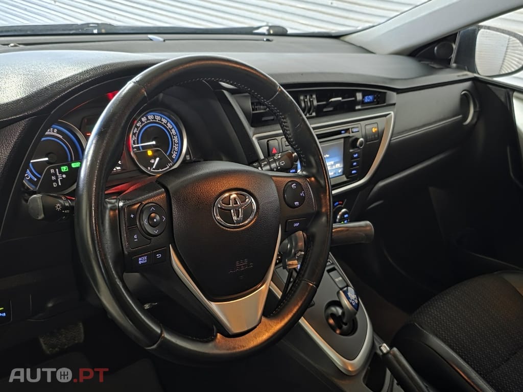 Toyota Auris Touring Sports 1.8 HSD Exclusive - Adaptada A Pessoas Com Mobilidade Reduzida
