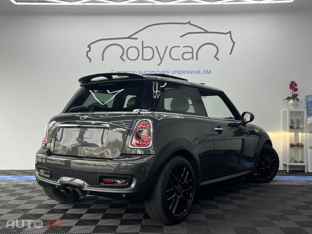 MINI Cooper John Cooper Works