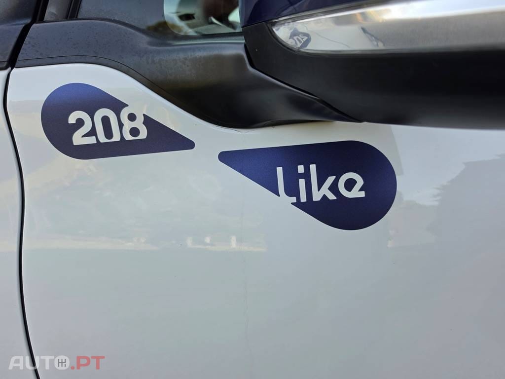 Peugeot 208 1.2i 68Cv Life