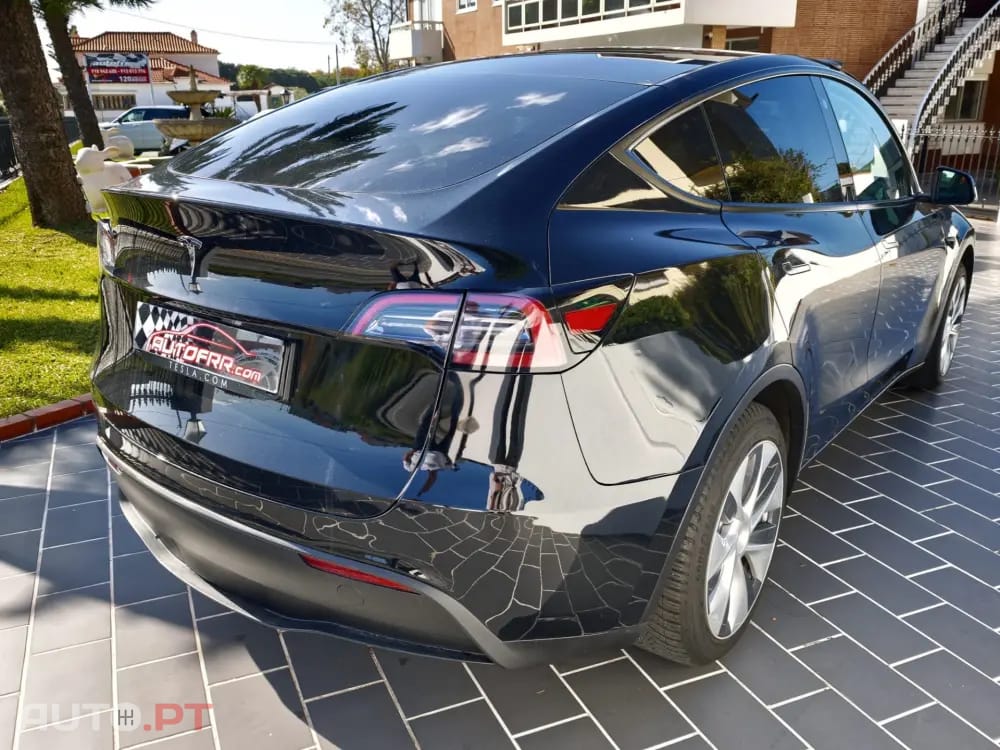 Tesla Model Y RWD