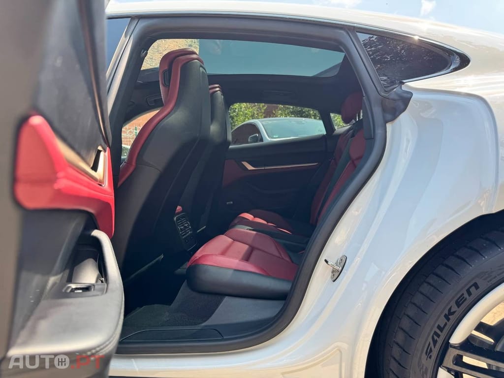 Porsche Taycan Base