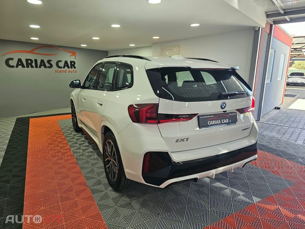 BMW iX1 eDrive20 Edição Desportiva M