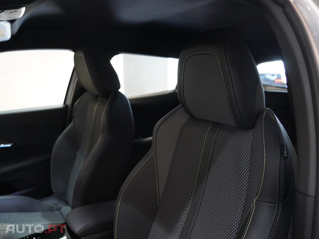 Peugeot E-2008 54 kWh GT