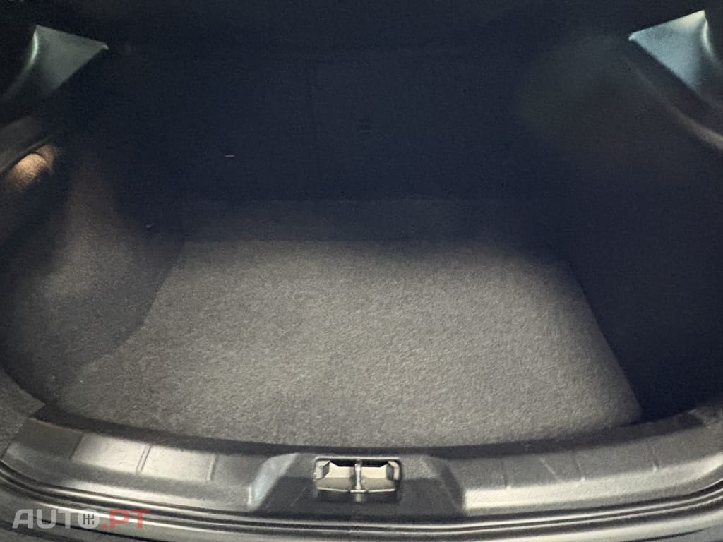 Volvo V40 2.0 D2 R-Design Momentum