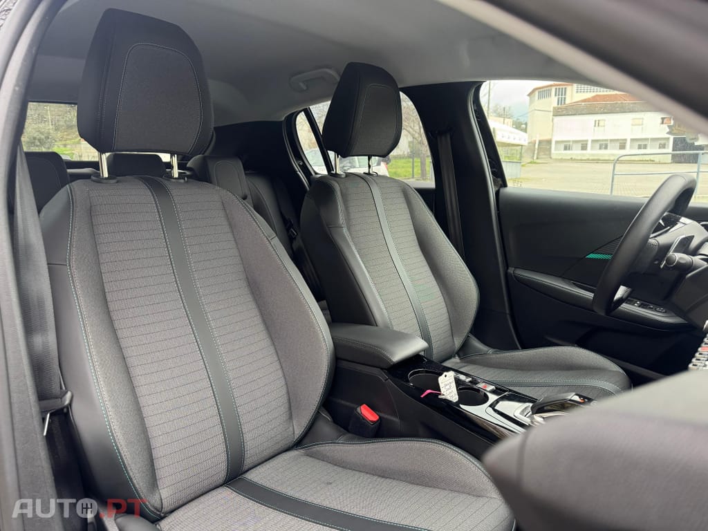 Peugeot 208 1.2 PureTech Allure EAT8