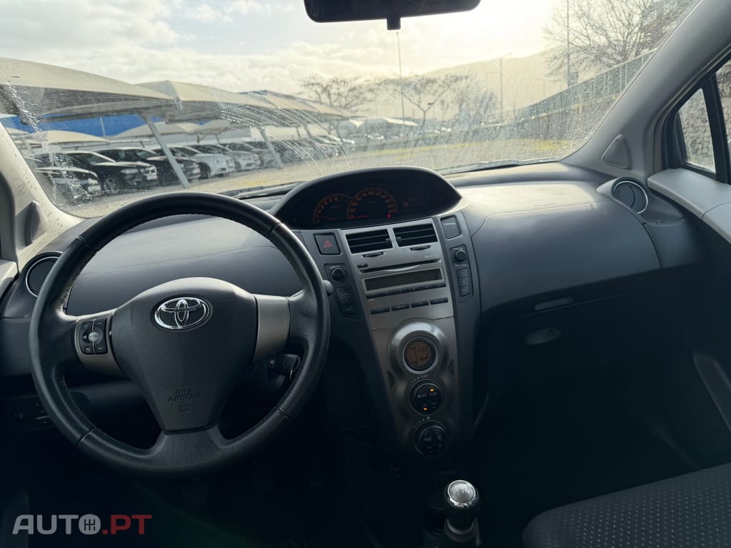 Toyota Yaris 1.0 VVT-i Comfort+AC