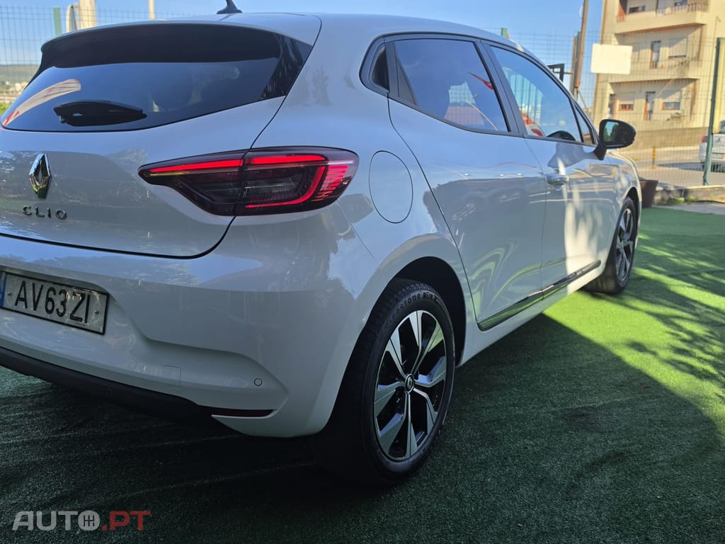 Renault Clio 𝙑 𝟭.𝟬 𝙏𝘾𝙚 𝙀𝙫𝙤𝙡𝙪𝙩𝙞𝙤𝙣 𝘽𝙞-𝙁𝙪𝙚𝙡