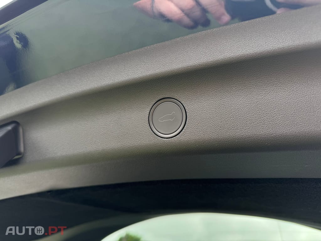 Tesla Model Y Long-Range RWD