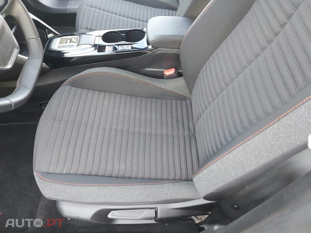 Peugeot E-2008 50 kWh Active Pack